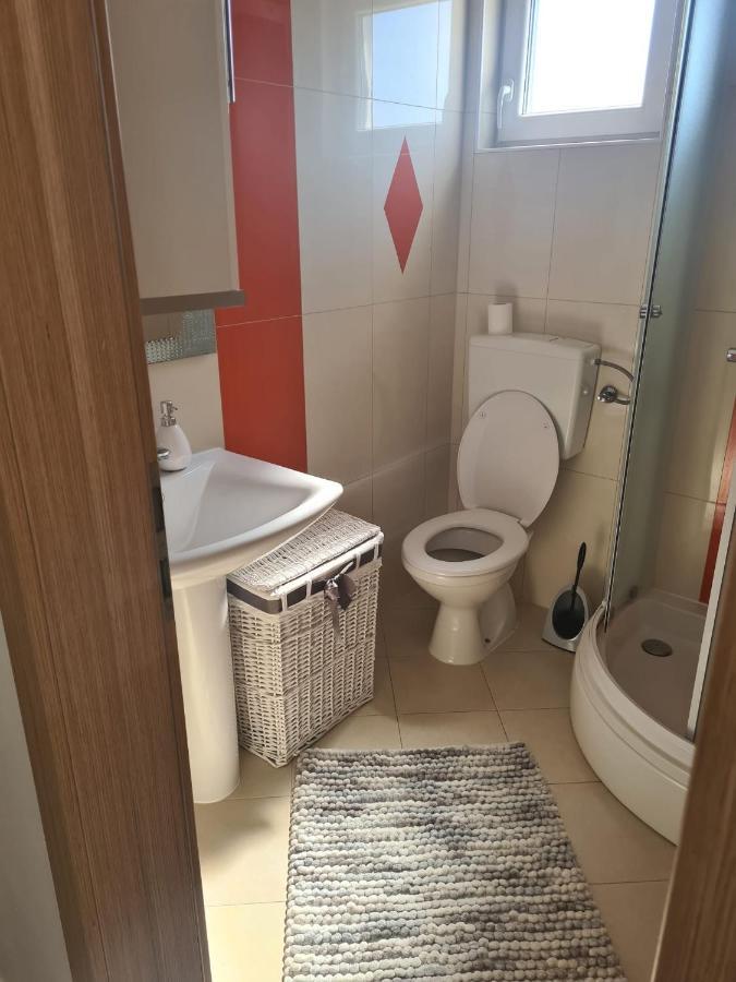 Apartmani Ruzmarin Vir Eksteriør bilde