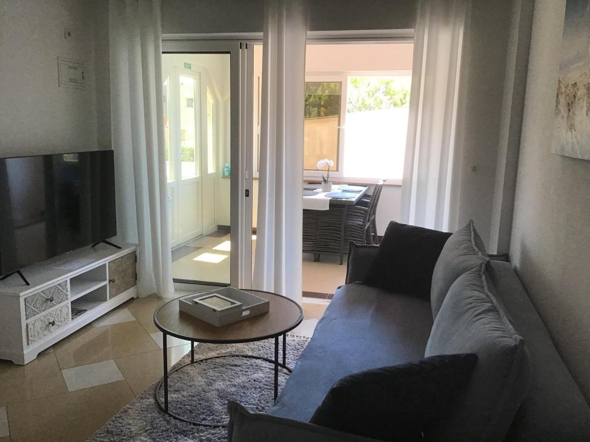 Apartmani Ruzmarin Vir Eksteriør bilde